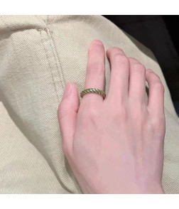 戒指绿色螺纹戒指